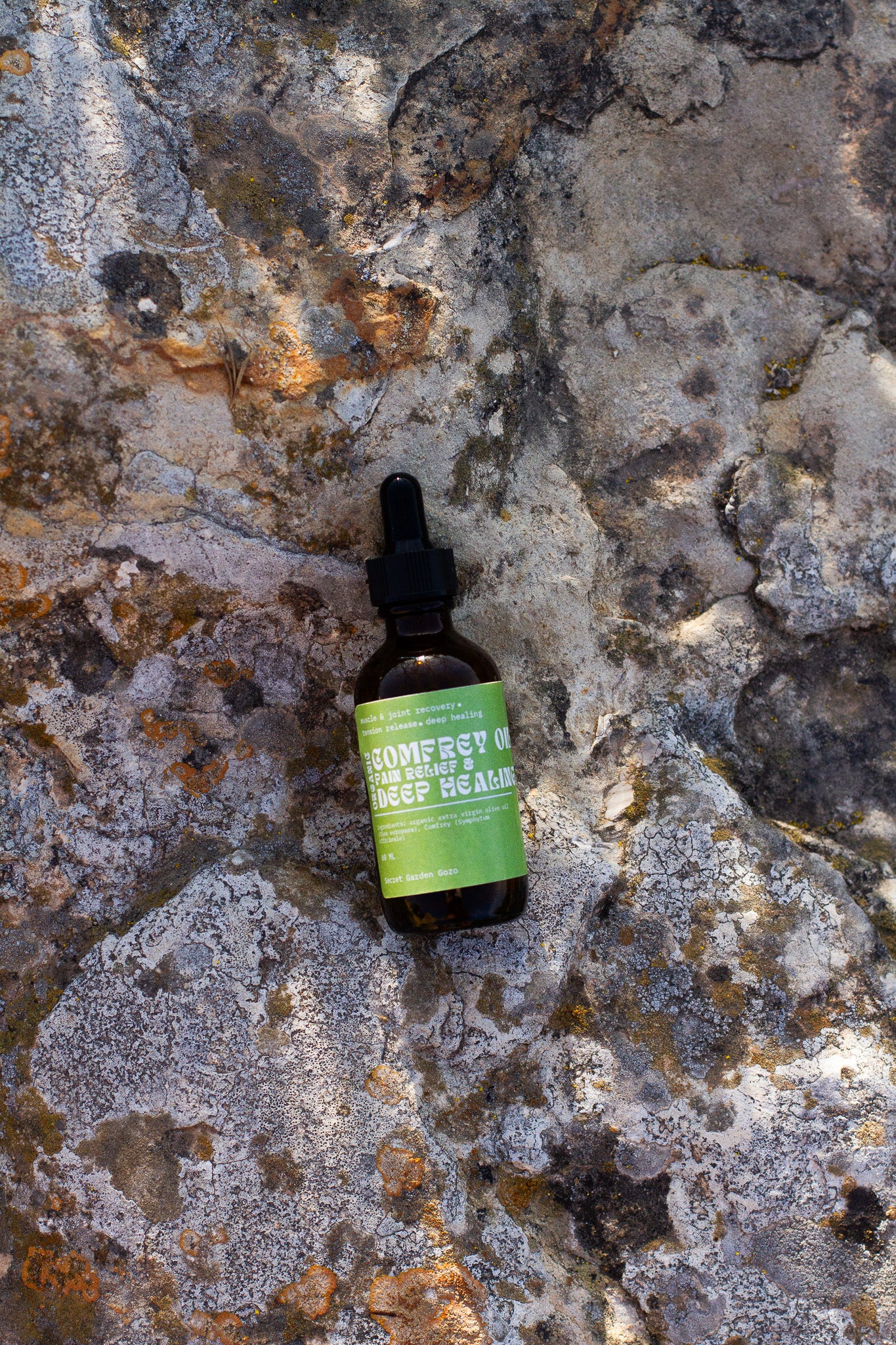 Organic Comfrey oil (pain relief, deep healing)