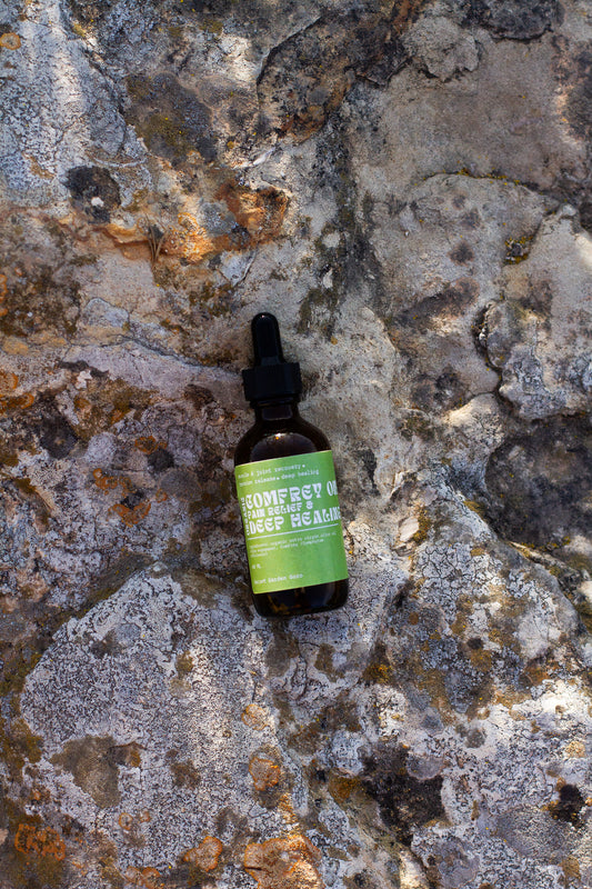 Organic Comfrey oil (pain relief, deep healing)